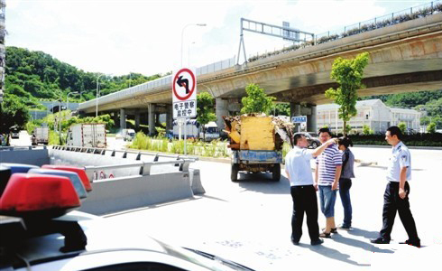 福州三環(huán)輔道路口車(chē)禍頻發(fā) 警方設(shè)新設(shè)施“把關(guān)”