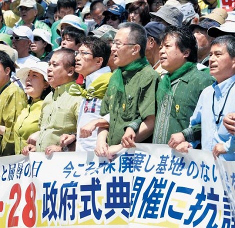 安倍高喊“天皇萬(wàn)歲”激怒沖繩民眾