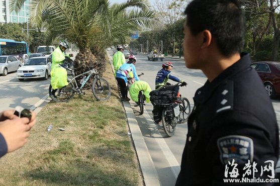 五四北又現(xiàn)騎行乞討團　榕騎友對話揭穿乞討騙局