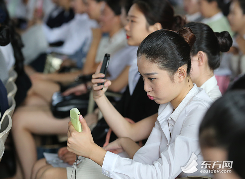 東航2015空姐招聘現場美女云集