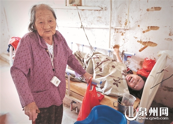 泉州市臺商投資區(qū)九旬阿婆悉心照顧癱瘓養(yǎng)女55年